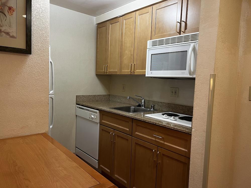 Отель Hyatt House Colorado Springs Airport Экстерьер фото