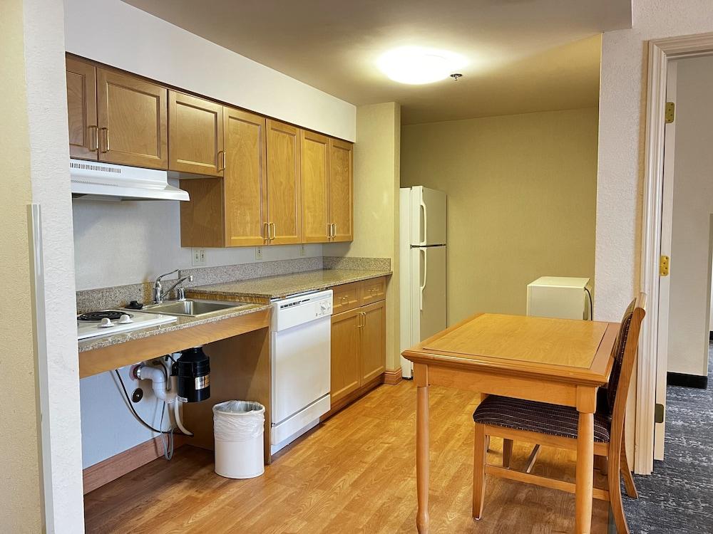 Отель Hyatt House Colorado Springs Airport Экстерьер фото