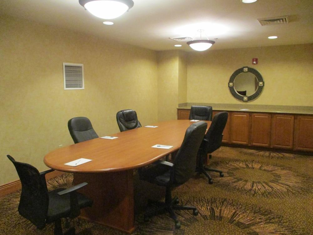 Отель Hyatt House Colorado Springs Airport Экстерьер фото