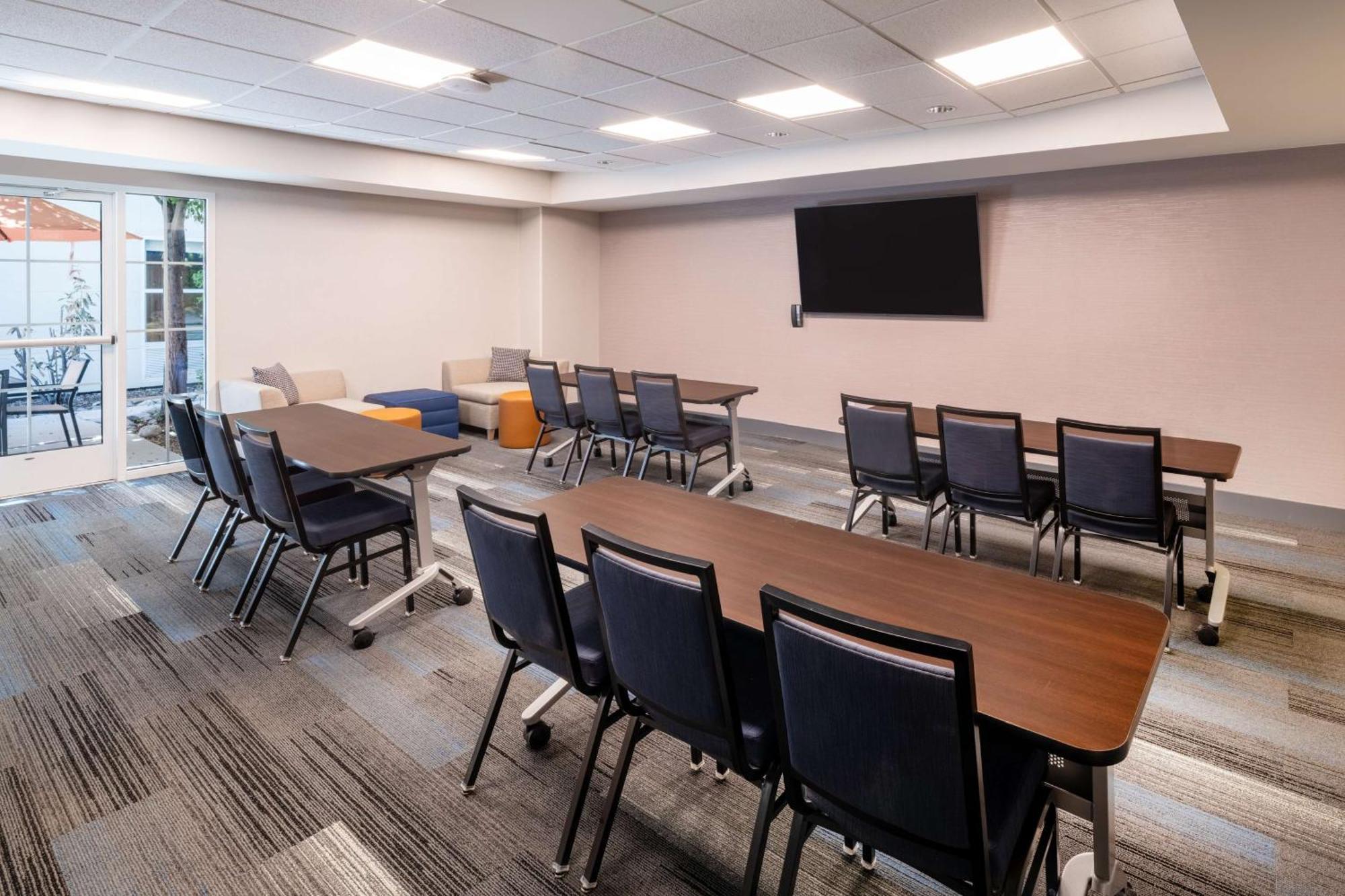 Отель Hyatt House Colorado Springs Airport Экстерьер фото