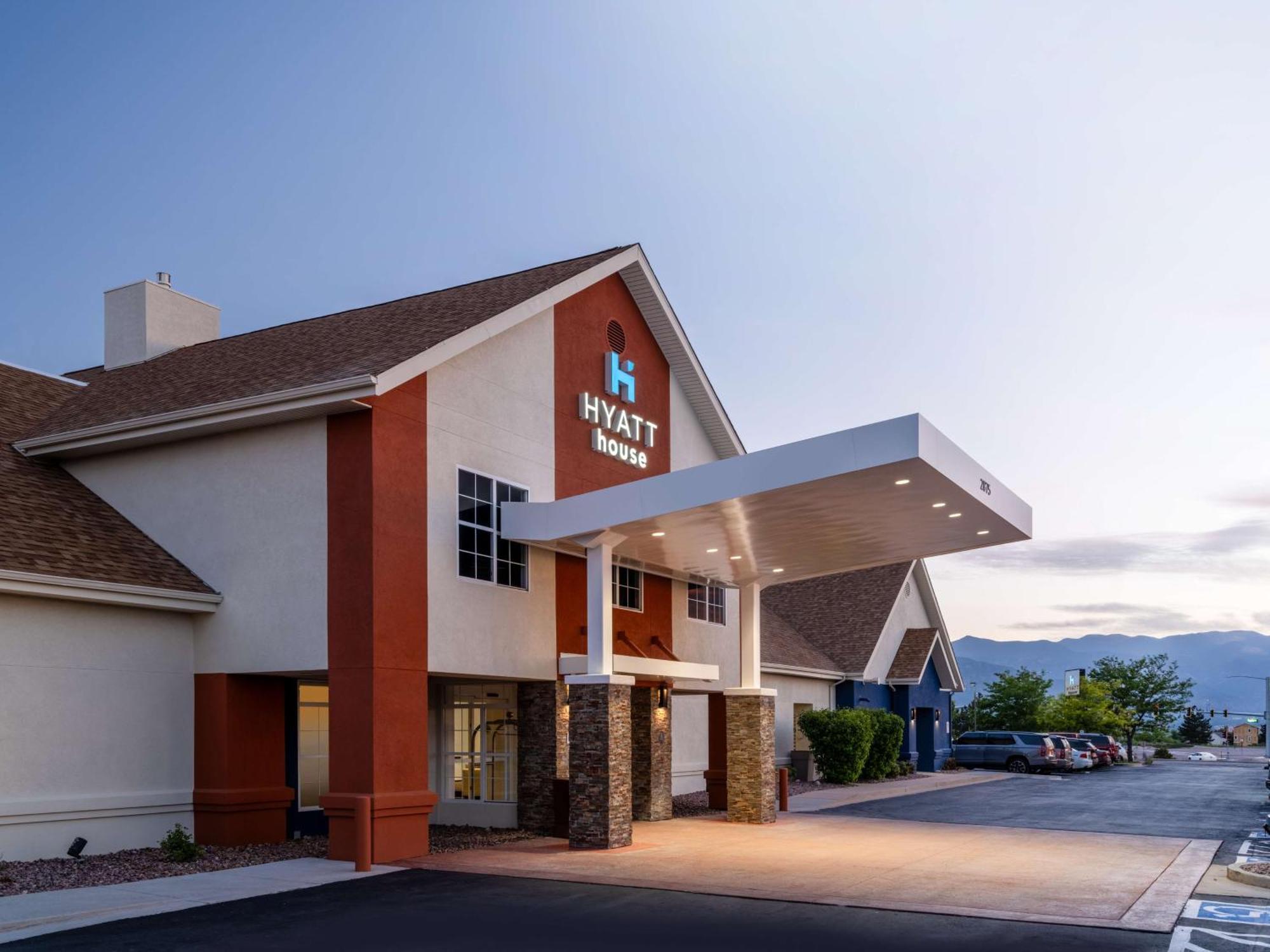 Отель Hyatt House Colorado Springs Airport Экстерьер фото