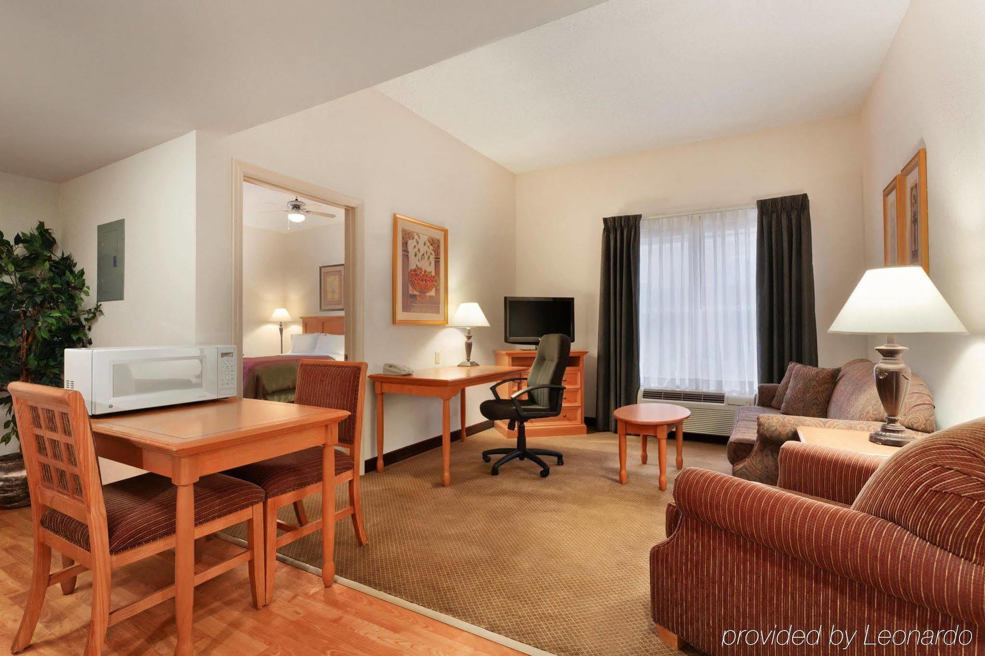 Отель Hyatt House Colorado Springs Airport Экстерьер фото