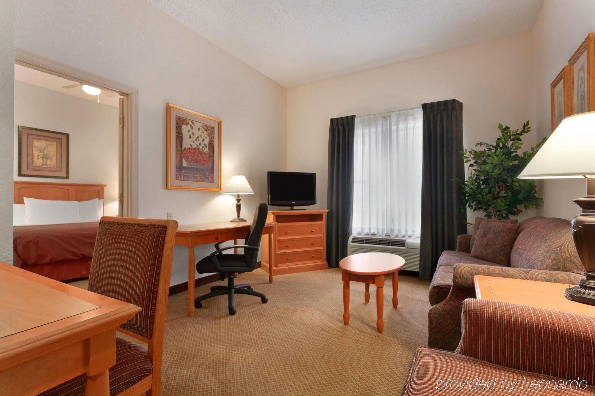 Отель Hyatt House Colorado Springs Airport Экстерьер фото
